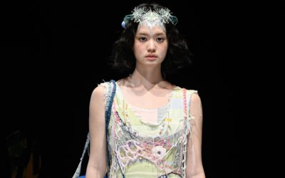 「yushokobayashi（ユウショウコバヤシ）」、2027年春夏コレクションを発表　人魚姫の世界を幻想的に